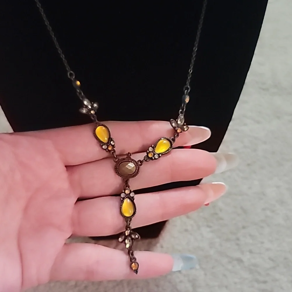 Avon Necklace - Picture 2 of 3